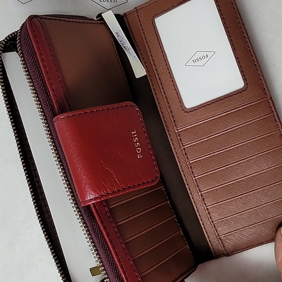 Fossil Red Velvet Leather Madison Clutch Wallet - Picture 6 of 6